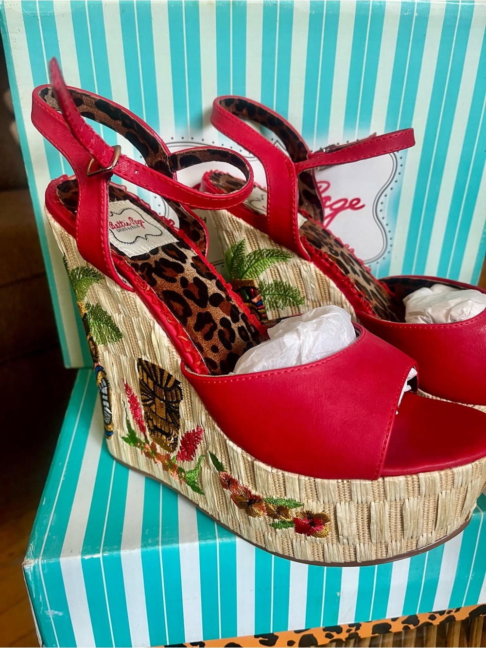 Bettie Page enchanted tiki platforms sz 9 - Picture 2 of 11